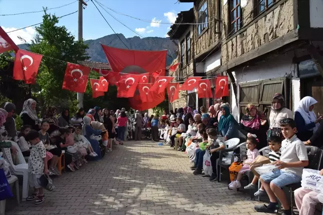 Koyunlu köyünde asırlardır devam eden şeker atma geleneği yaşatılıyor