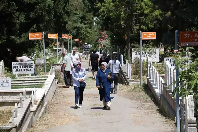 Samsun'da Kurban Bayramı Arifesinde Mezarlık Ziyareti