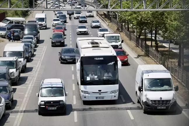 Samsun-Trabzon kara yolunda Kurban Bayramı tatili dolayısıyla yoğunluk oluştu