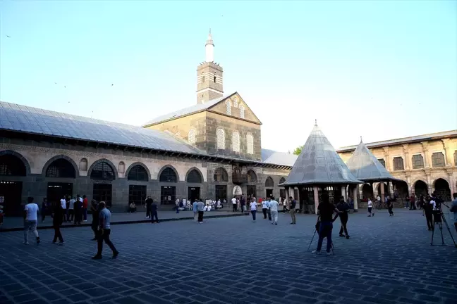 Diyarbakır, Mardin, Siirt ve Batman'da Vatandaşlar Bayram Namazını Kıldı