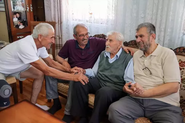 Konya'da Yetiştirme Yurdunda Büyüyen Çocuklar, Emekli Yurt Müdürlerine Vefa Gösterdi