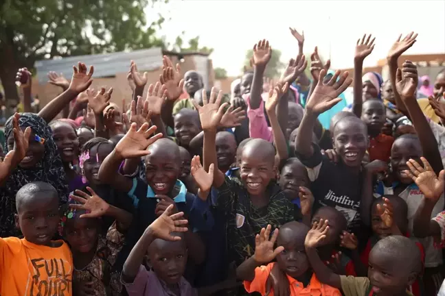 TDV'nin vekaletle kurban organizasyonuyla Afrikalı çocuklar güldü