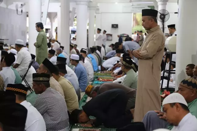 Banda Açe'de Müslümanlar Kurban Bayramı namazını coşkuyla kıldı