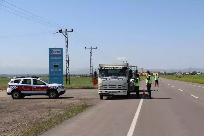 Ağrı'da Jandarma Bayram Denetimlerini Sürdürüyor