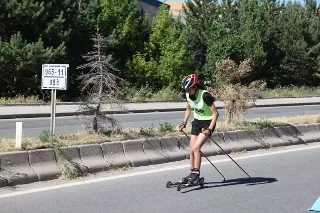 Ahlat'ta düzenlenen Tekerlekli Kayak Türkiye Şampiyonası sona erdi