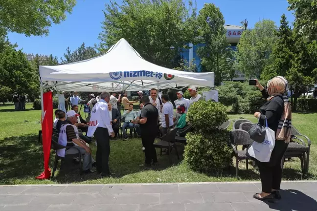 Diyarbakır'da işten çıkarılan işçiler eylem yaptı