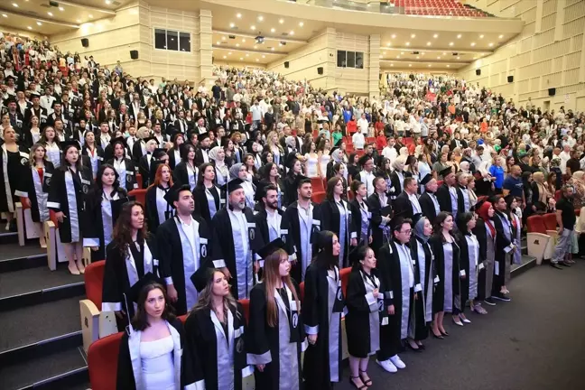 Erciyes Üniversitesi İletişim Fakültesi'nde Mezuniyet Töreni Düzenlendi