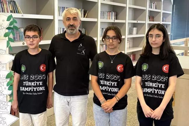 İstanbul'da LGS'de 500 tam puan alan 3 öğrenci Türkiye birincileri oldu