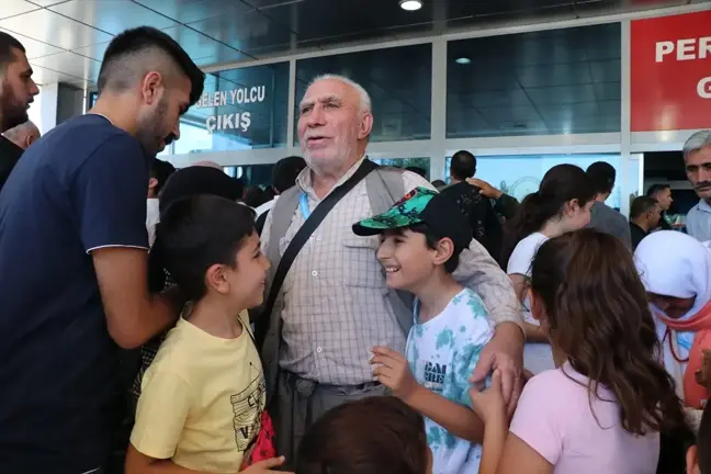 Şanlıurfa'dan kutsal topraklara giden ilk hacı kafilesi kente döndü