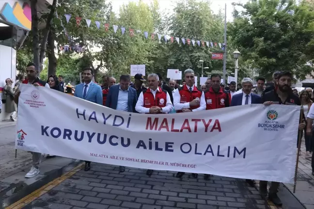 Malatya'da Koruyucu Aile Günü Yürüyüşü Düzenlendi