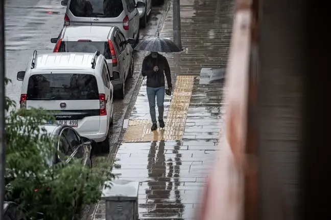 Erzurum'da Sağanak Yağış Hayatı Olumsuz Etkiledi