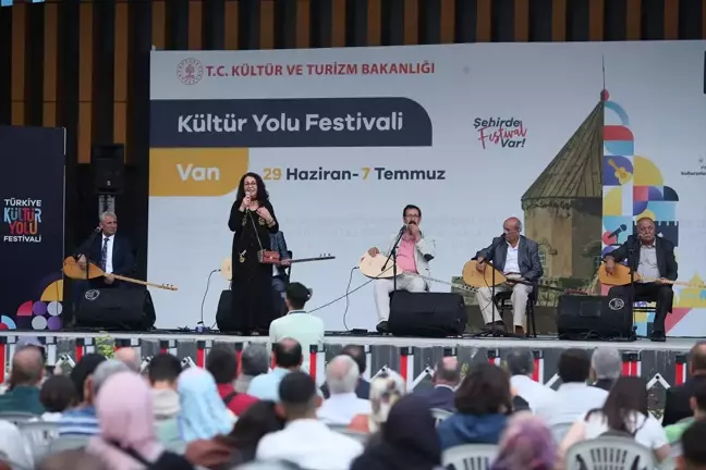 Van Kültür Yolu Festivali'nde Çocuklar Gökyüzü Gözlemi Yaptı