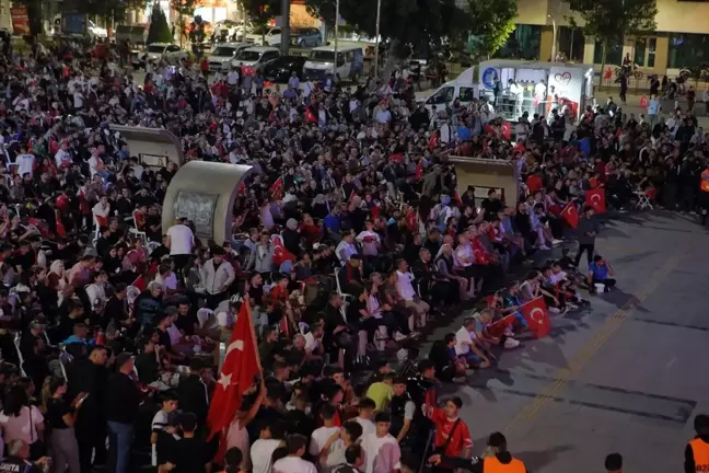 Çankırı ve Çorum'da Vatandaşlar Dev Ekranda Maçı İzledi