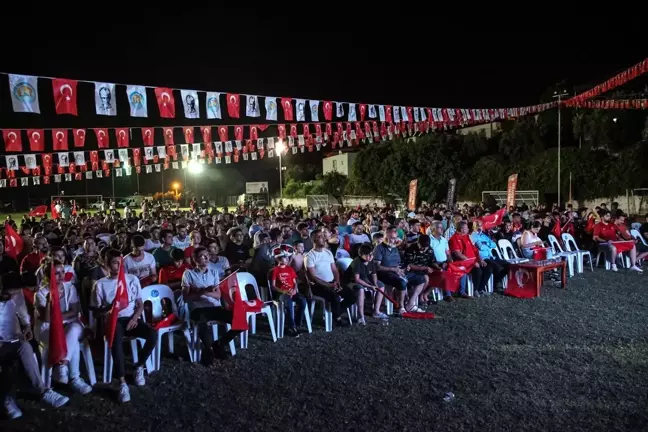 Vatandaşlar Dev Ekrandan Milli Takımı İzledi