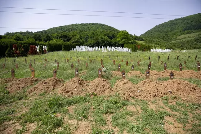 Bosna Hersek'teki savaşta öldürülen kurbanlar kimliksiz olarak gömülüyor