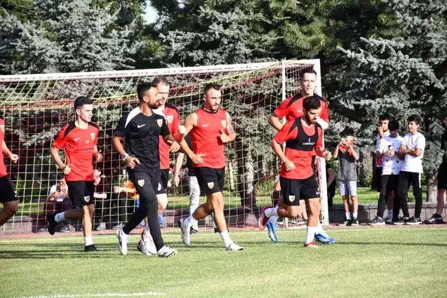 Kayserispor Teknik Direktörü Burak Yılmaz: 'Transfer tahtamız kapalı diye bırakıp, gitmeyeceğiz'