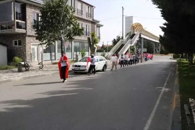 İsrail'in Gazze saldırılarına tepki için Denizli'den Hatay'a yürüyen 7 kişi Afyonkarahisar'a geldi