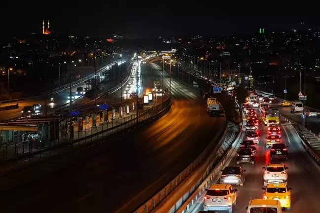 Haliç'teki orta köprü trafiğe kapatıldı