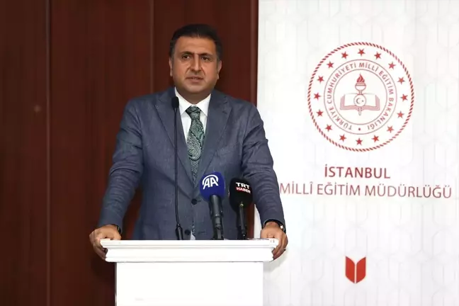 İstanbul İl Milli Eğitim Müdürü, LGS'de 500 tam puan alan öğrencilerle buluştu