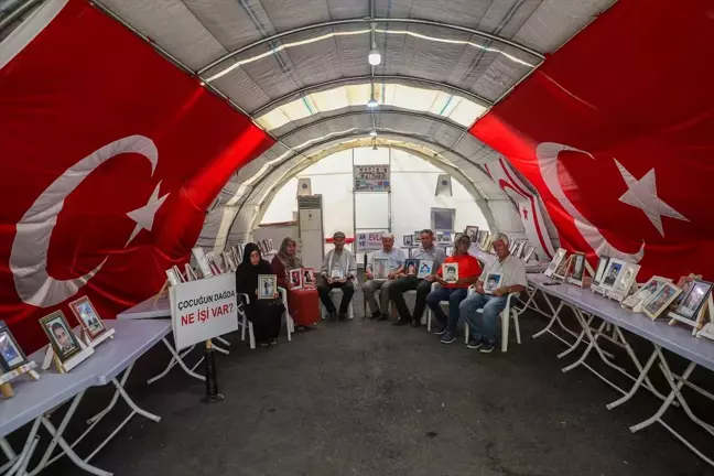 Diyarbakır Anneleri, Çocuklarına Kavuşmak İçin Oturma Eylemi Yapıyor