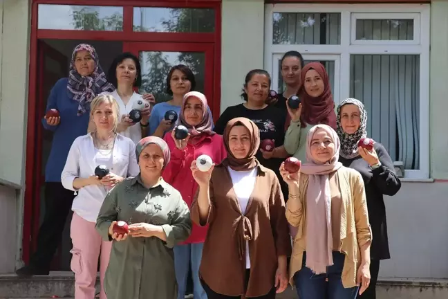 Burdur'da Kadınlar Tarafından Kurulan Kooperatiften Gelir Sağlanıyor