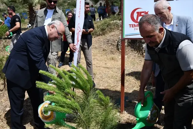 Adana'da 15 Temmuz Demokrasi ve Milli Birlik Günü etkinlikleri kapsamında fidanlar toprakla buluştu