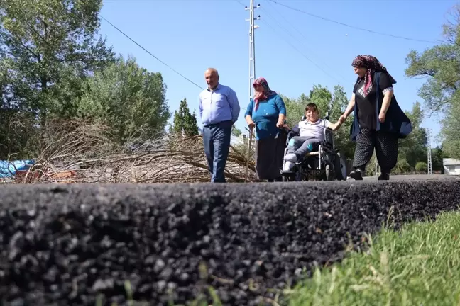 Kastamonu'da yürüme engelli çocuğun yaşadığı yol asfaltlandı