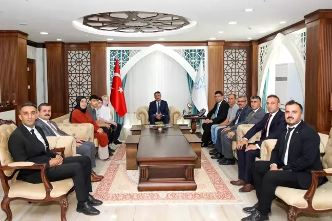 Hakkari Valisi Ali Çelik, Eğitimde Beyin Göçünü Tersine Çevirmek İçin Seferberlik Başlattı