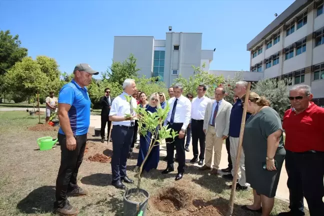 Akdeniz Üniversitesi'nde 15 Temmuz şehitleri için fidan dikildi