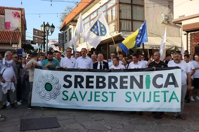 Kuzey Makedonya'da Srebrenitsa Soykırımı Anısına Yürüyüş Düzenlendi