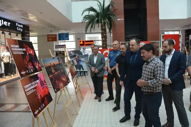 Tatvan'da 15 Temmuz temalı fotoğraf sergisi açıldı