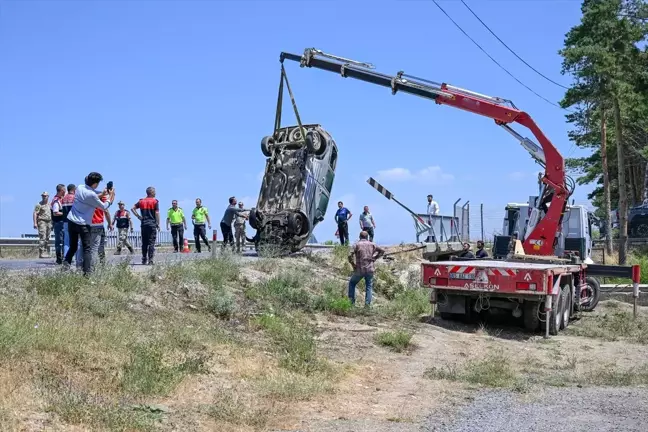 Van'ın Edremit ilçesinde kanala devrilen araçta 2 kişi hayatını kaybetti