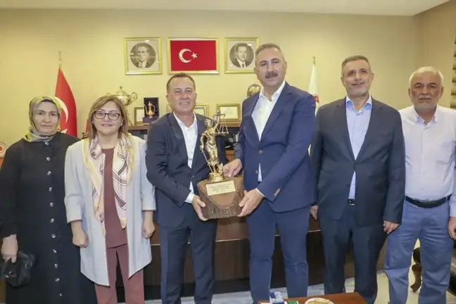 AK Parti Grup Başkanvekili Abdulhamit Gül, Gaziantep'te incelemelerde bulundu