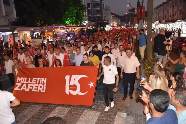 15 Temmuz Demokrasi ve Milli Birlik Günü etkinlikleri kapsamında Marmaris'te yürüyüş düzenlendi