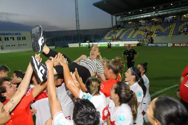 A Milli Kadın Futbol Takımı, Macaristan'ı mağlup ederek play-off'larda mücadele etmeye hak kazandı