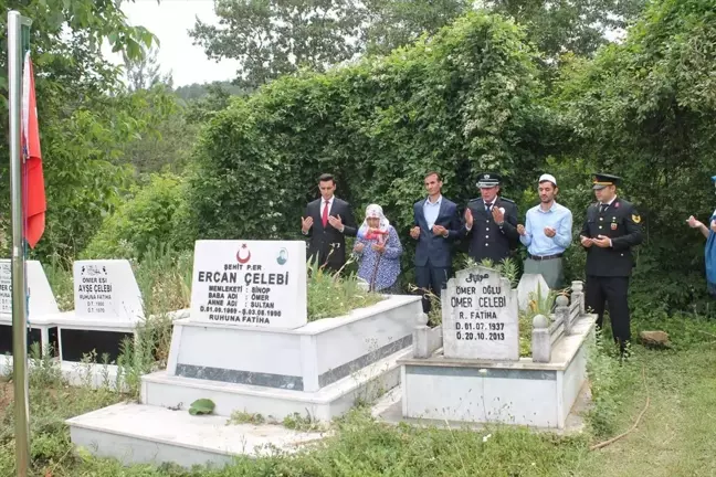 Sinop'un Dikmen ilçesinde 15 Temmuz Demokrasi ve Milli Birlik Günü dolayısıyla şehitlik ziyareti yapıldı