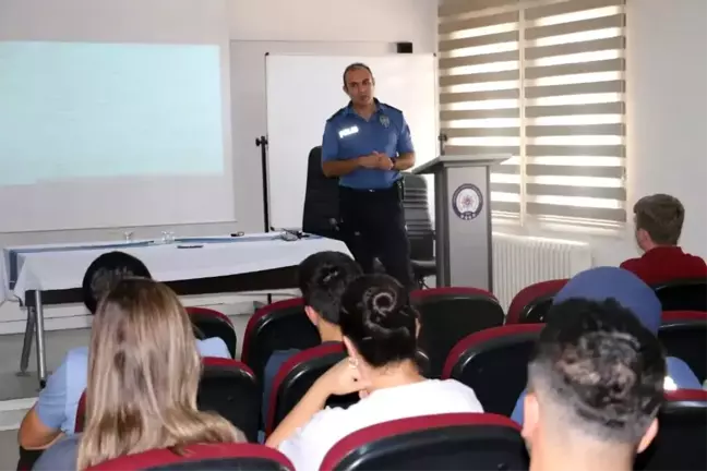 Erzincan İl Emniyet Müdürlüğü'nden Polis Vazife ve Salahiyet Kanunu Eğitimi