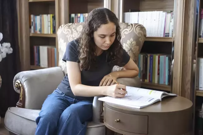 Gaziantep Vehbi Dinçerler Fen Lisesi Mezunu Ayşe Tuğçe Tepe, Türkiye 4'üncüsü Oldu