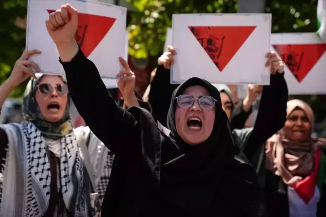 İstanbul'da Filistin sembolü yasağı protesto edildi