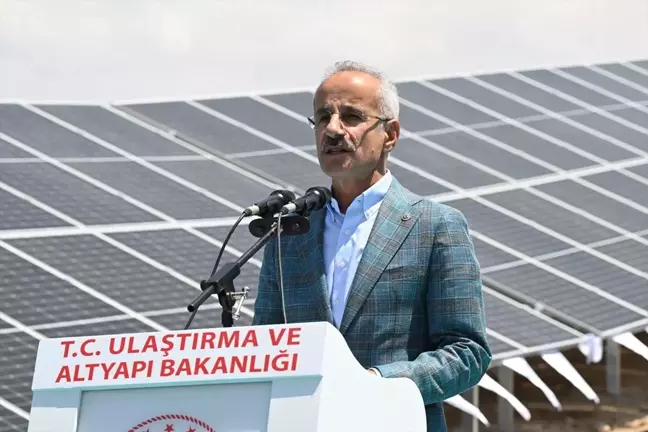 Ulaştırma Bakanı Uraloğlu, Güneş Enerjisi Santrallerini Ülke Geneline Yaygınlaştıracak