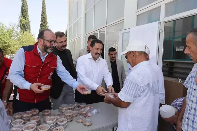 Adana, Hatay, Mersin ve Osmaniye'de Muharrem Ayı Dolayısıyla Aşure Dağıtıldı