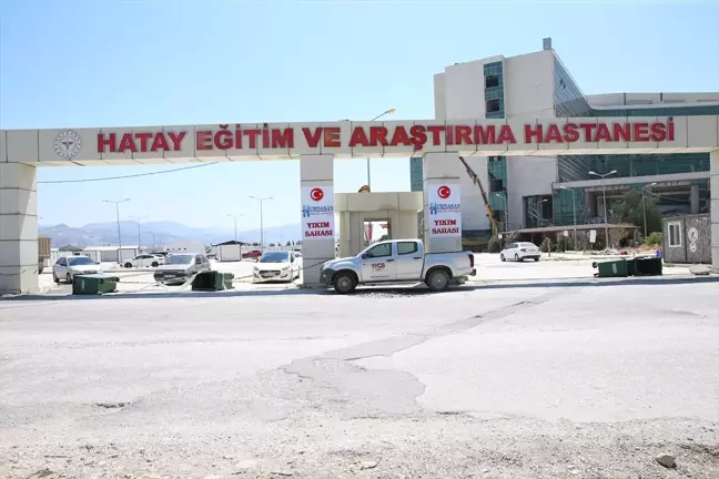 Hatay Eğitim ve Araştırma Hastanesi Yıkım Çalışmalarına Başlandı