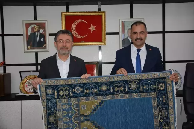 Tarım ve Orman Bakanı İbrahim Yumaklı, Demirci Belediye Başkanı Erkan Kara'yı ziyaret etti