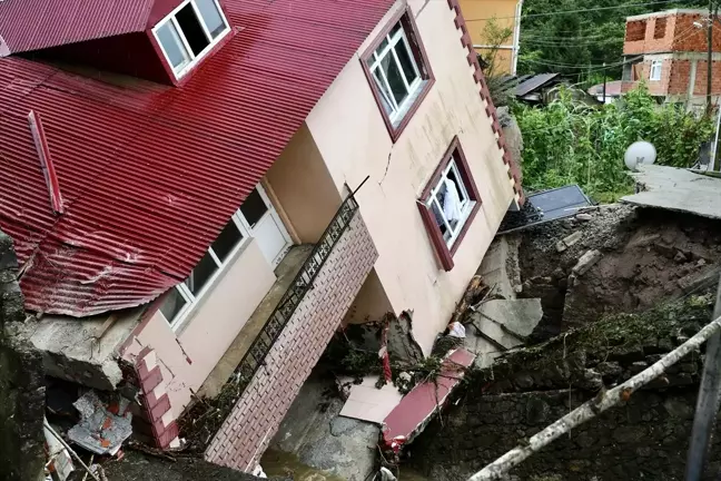 Giresun'da sağanak nedeniyle evler ve iş yerleri su altında kaldı