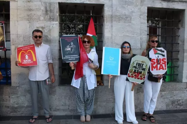 İsrail Ürünlerine Boykot Eylemi Üsküdar'da Gerçekleştirildi