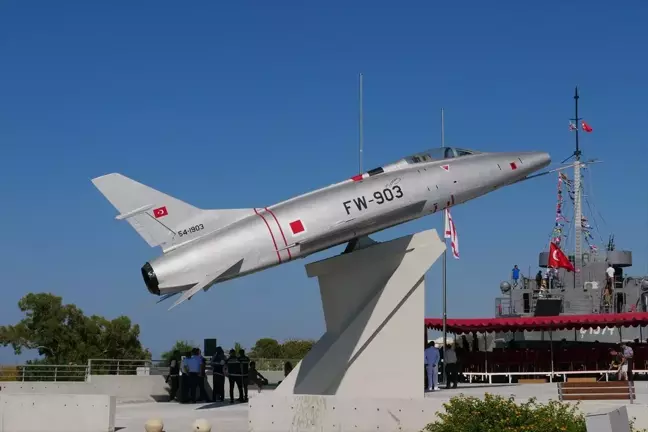 Kıbrıs Barış Harekatı'nda kullanılan F-100 Super Sabre modeli savaş uçağının anıtı Girne'de açıldı