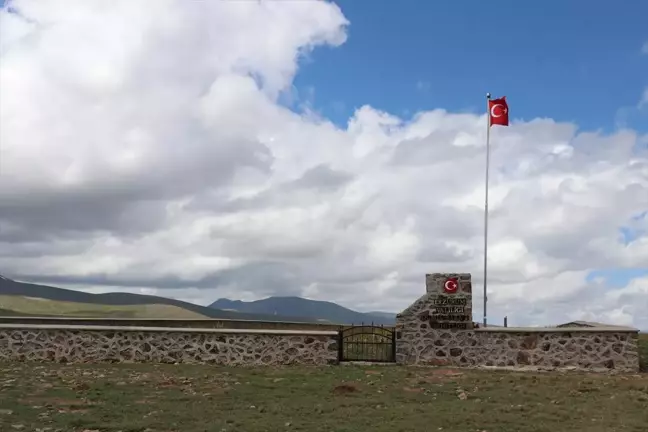 Erzurumlu Hafızlar Dumlubaba Şehitliklerinde Kur'an-ı Kerim Okudu