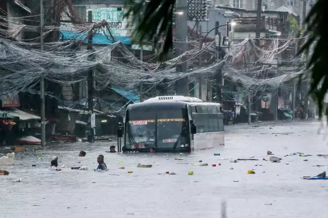 Filipinler'de Gaemi Tayfunu Sonucu 21 Kişi Hayatını Kaybetti