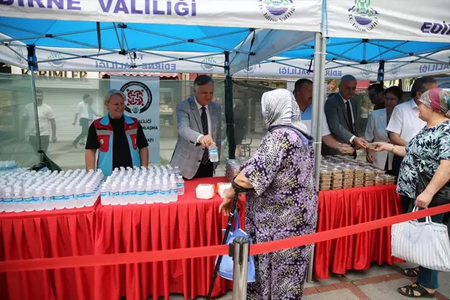 Edirne Valiliği Muharrem Ayı Dolayısıyla Vatandaşlara Aşure Dağıttı