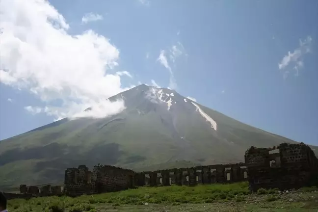 Iğdır Valiliği, Ağrı Dağı'nda faaliyetleri izne bağladı